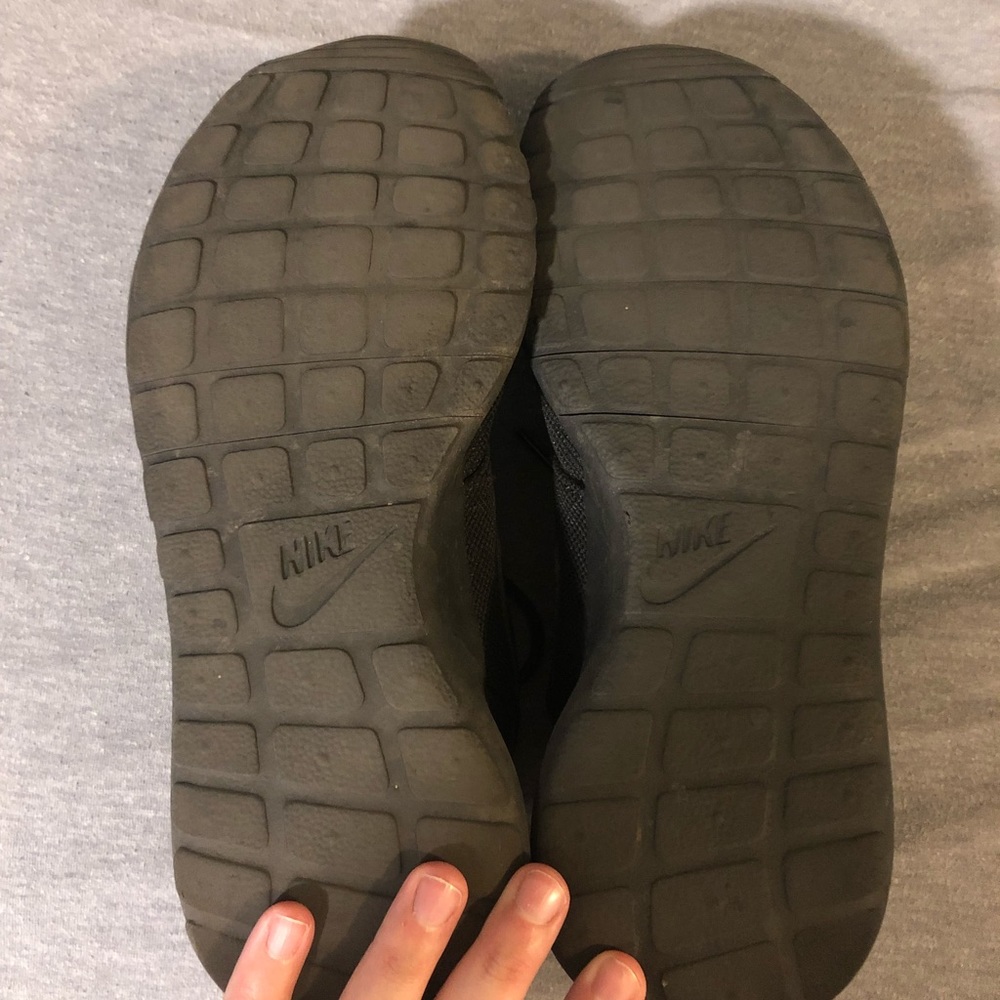 Nike’s - Picture 3 of 3